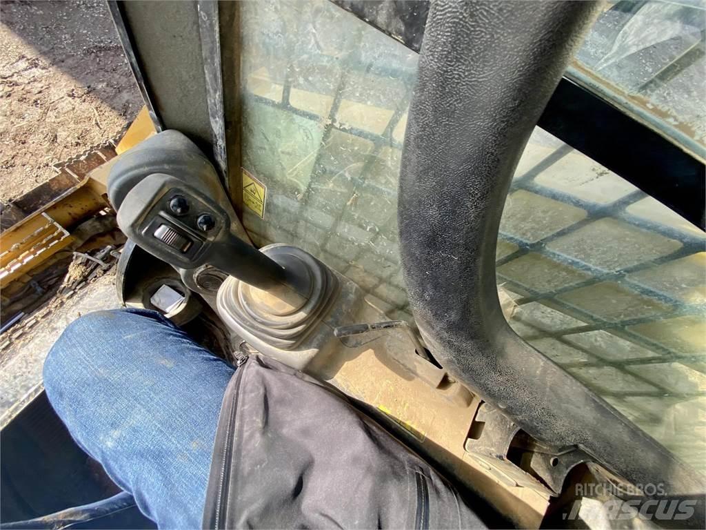 CAT 299D2 滑移装载机