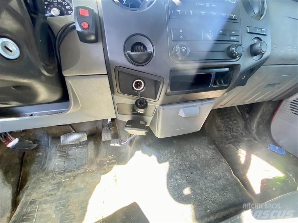 Ford F250 平板栏板货车