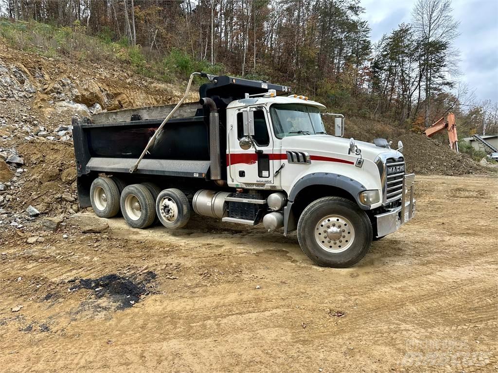 Mack GU713 自卸式货车