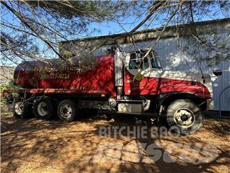 Volvo VNL 消防车