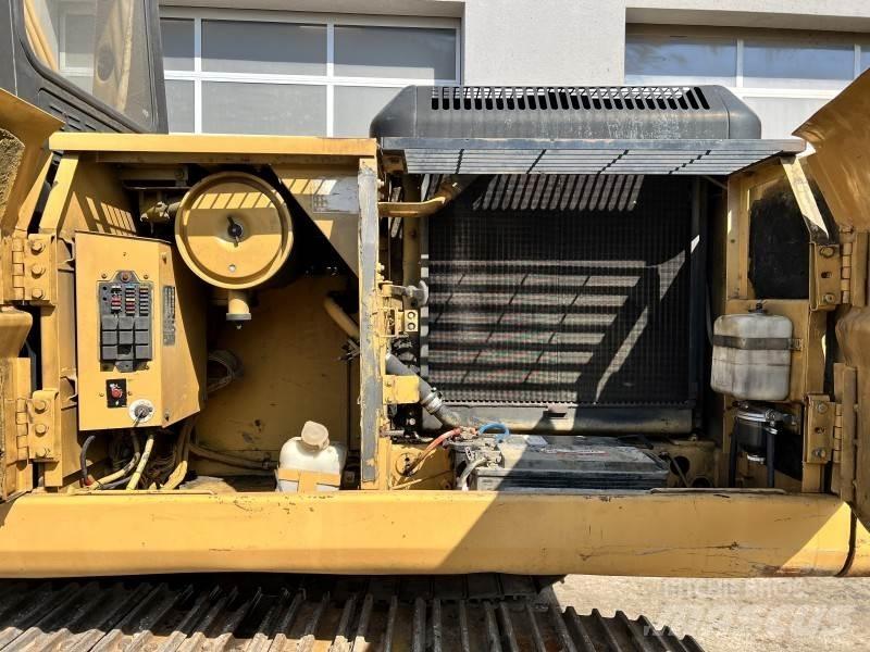 CAT 322 L 组装挖掘机