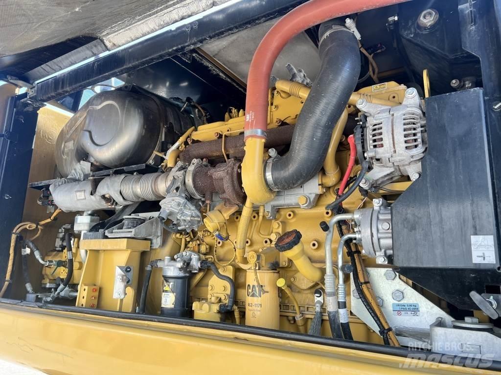 CAT M 320 F 轮式挖掘机