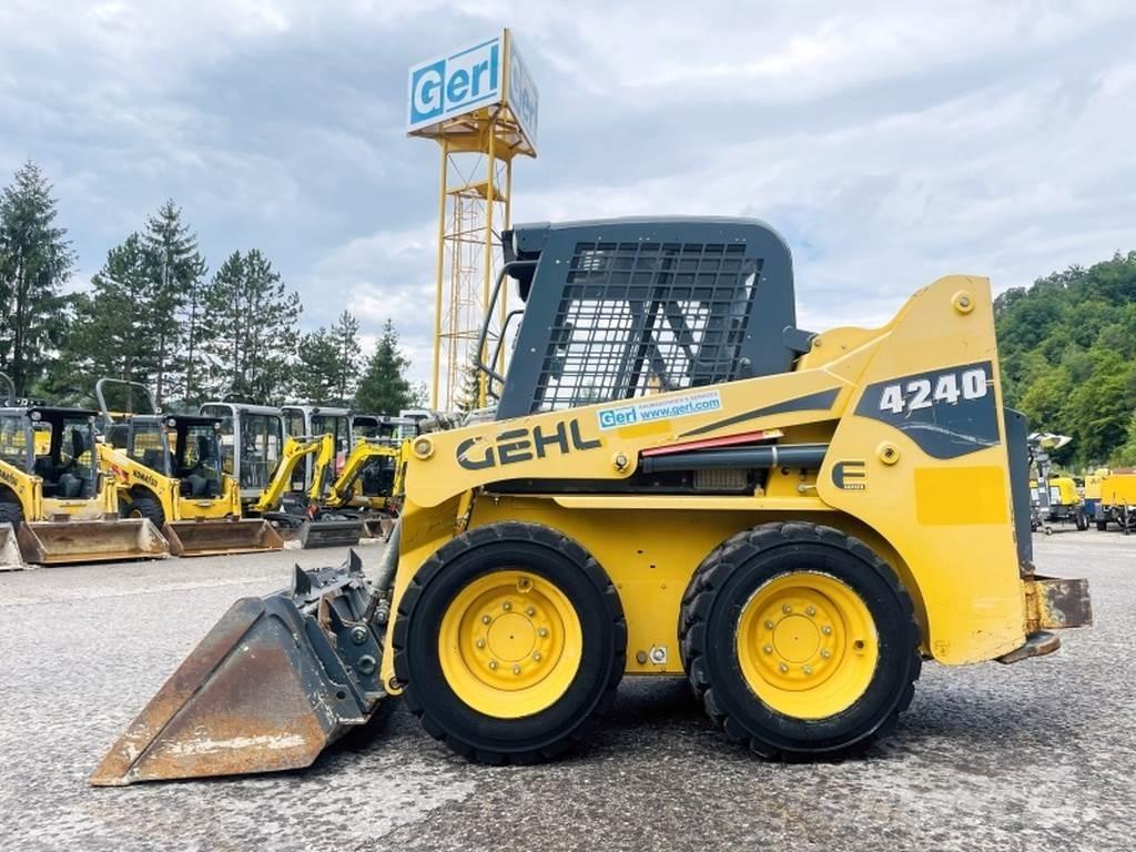 Gehl SL4240 滑移装载机