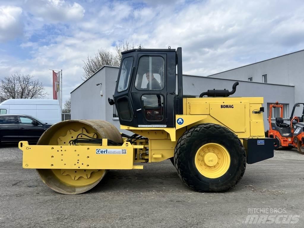JCB Vibromax W 1402 D 单轮压路机