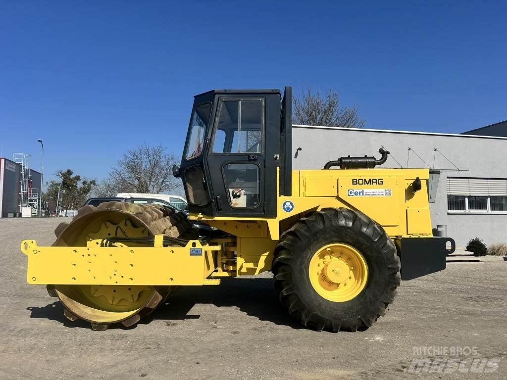 JCB Vibromax W 1402 PD 单轮压路机