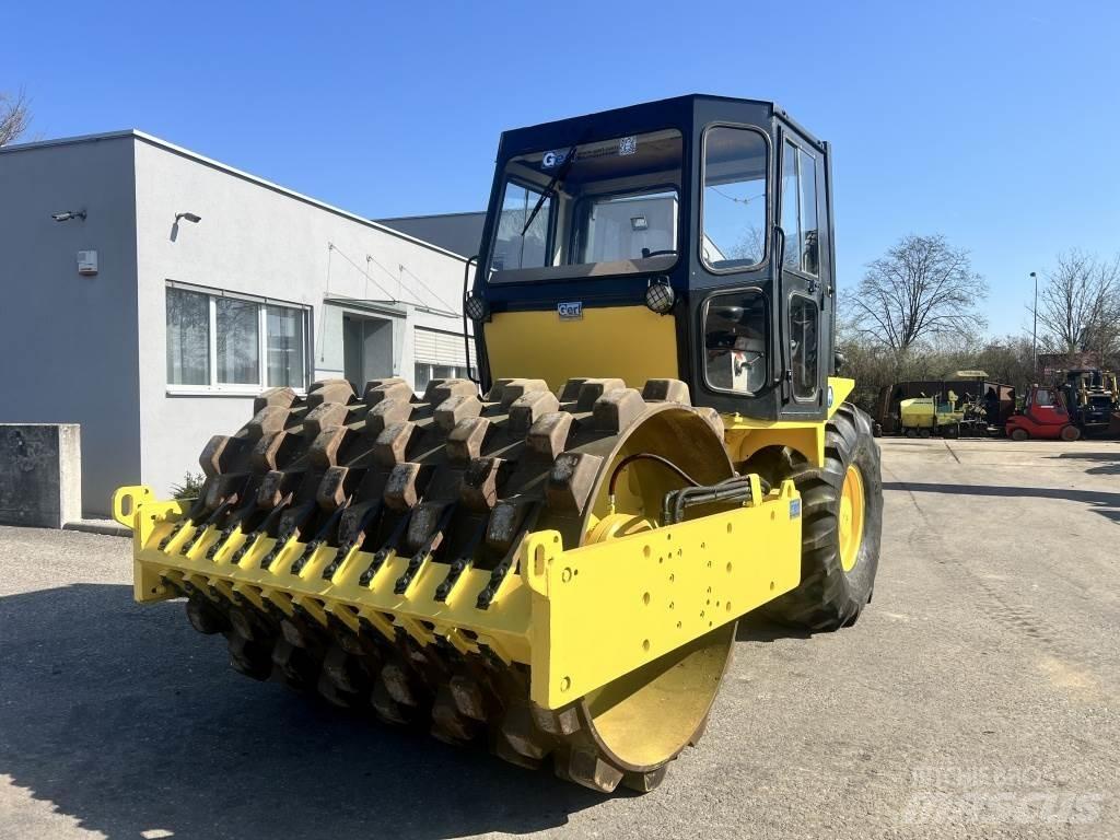 JCB Vibromax W 1402 PD 单轮压路机
