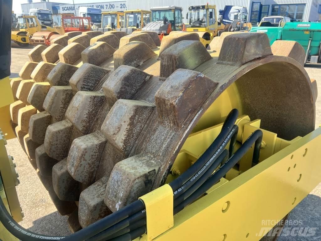 JCB Vibromax W 1402 PD 单轮压路机
