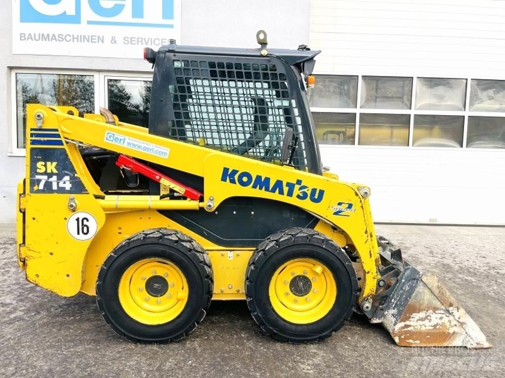Komatsu SK714 滑移装载机