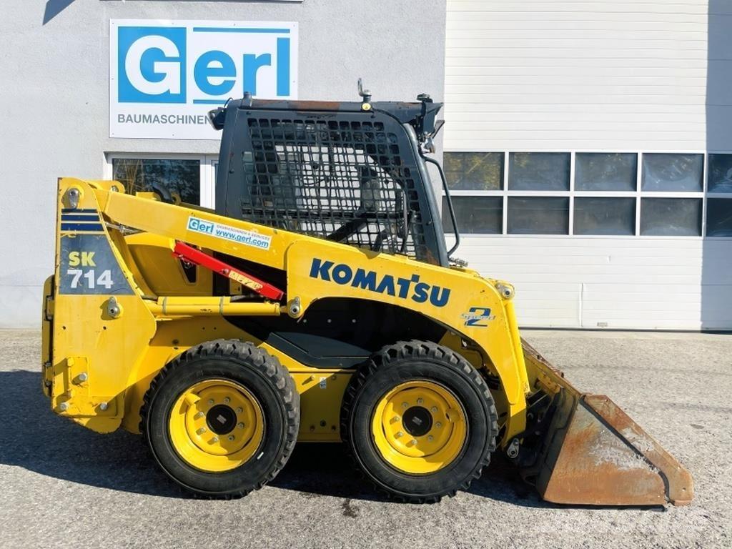 Komatsu SK714 滑移装载机