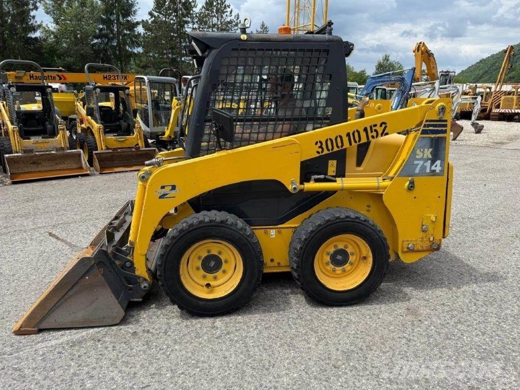 Komatsu SK714-5 滑移装载机