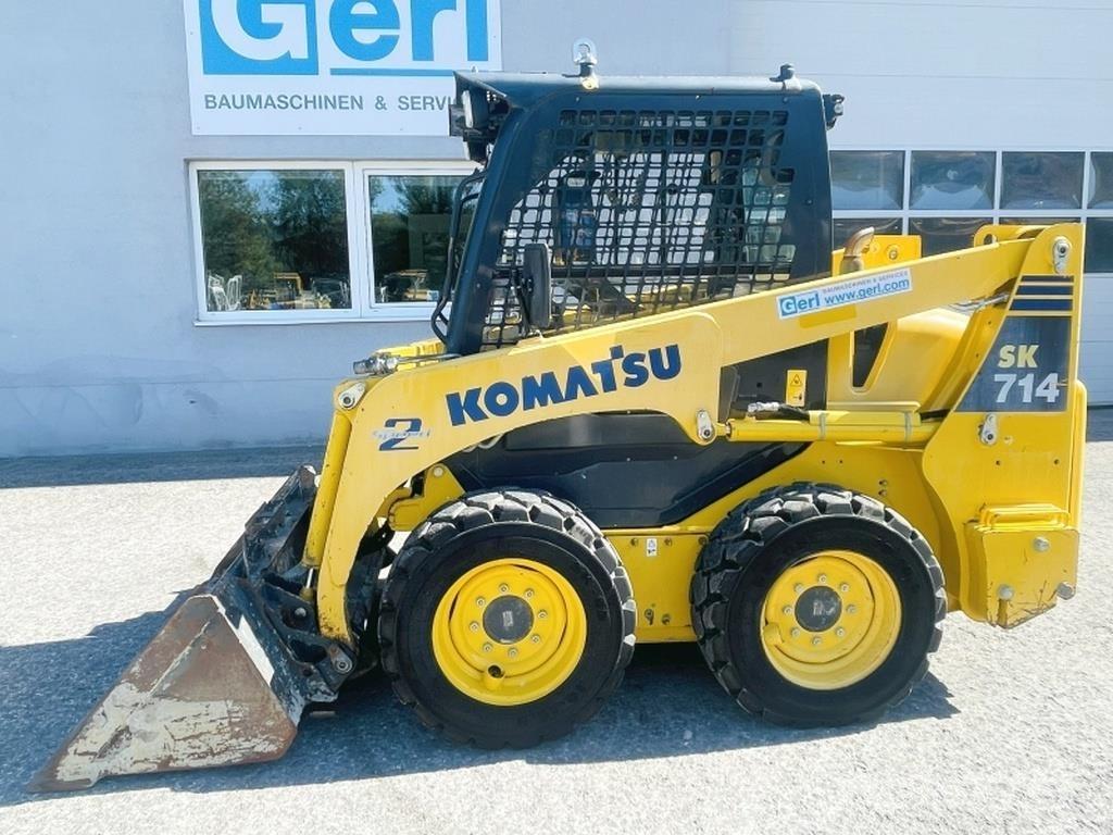 Komatsu SK714-5 滑移装载机