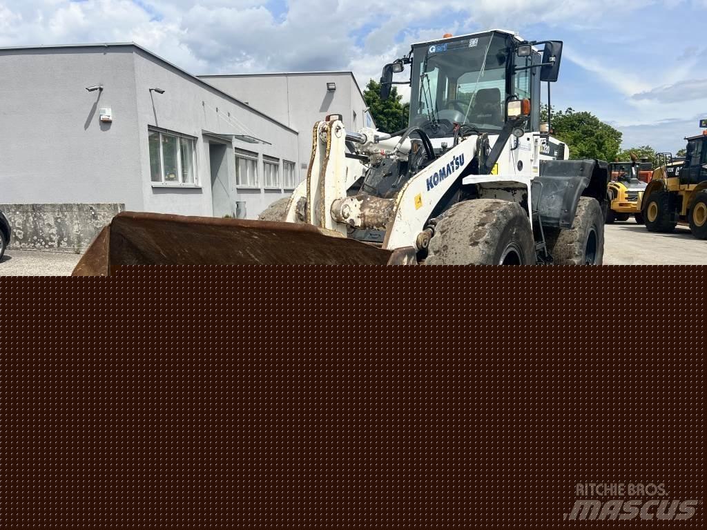 Komatsu WA 320-6 轮式装载机