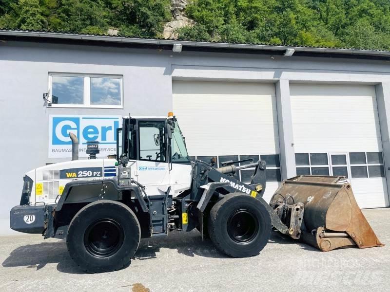 Komatsu WA250PZ-6 轮式装载机