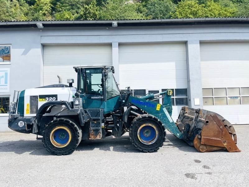 Komatsu WA320-8 轮式装载机