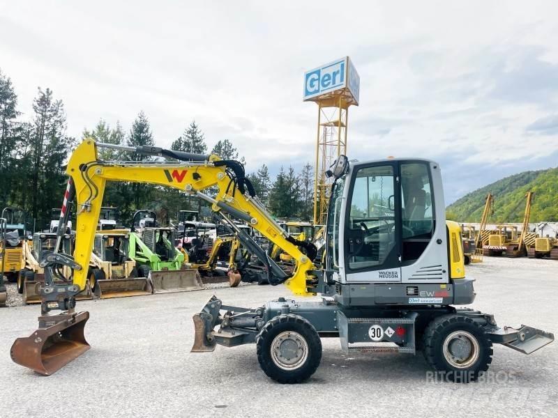 Neuson EW65 轮式挖掘机