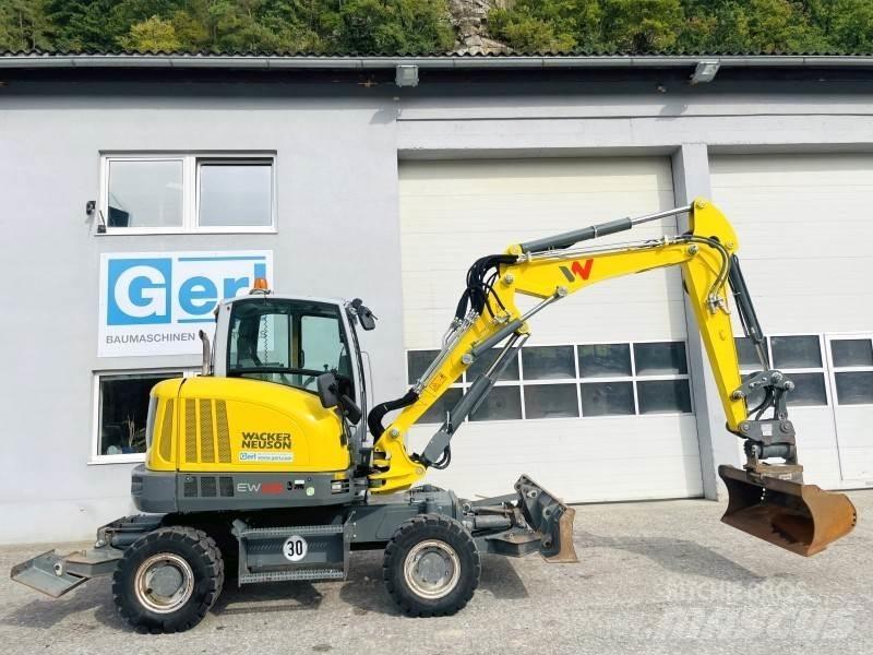 Neuson EW65 轮式挖掘机