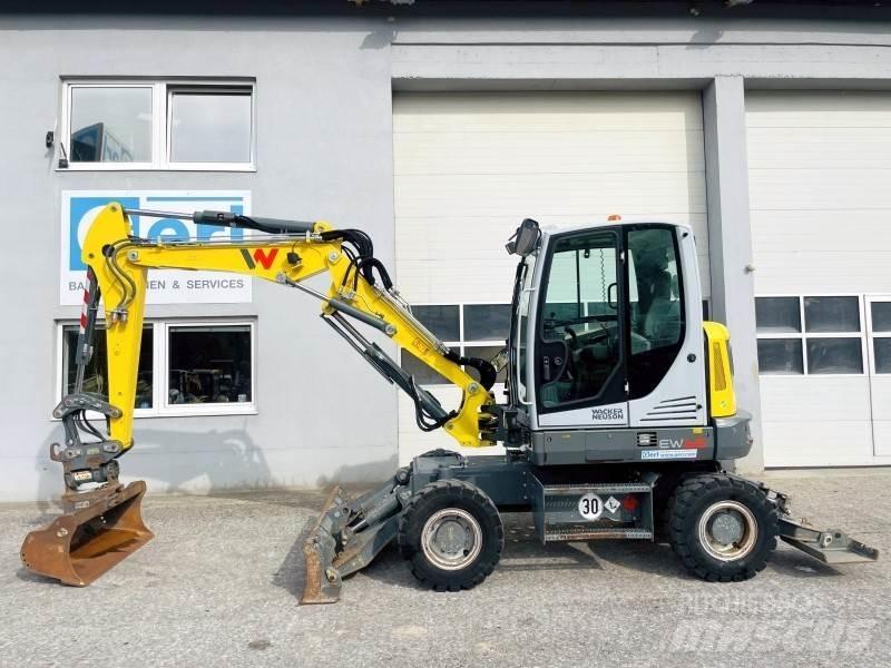Neuson EW65 轮式挖掘机
