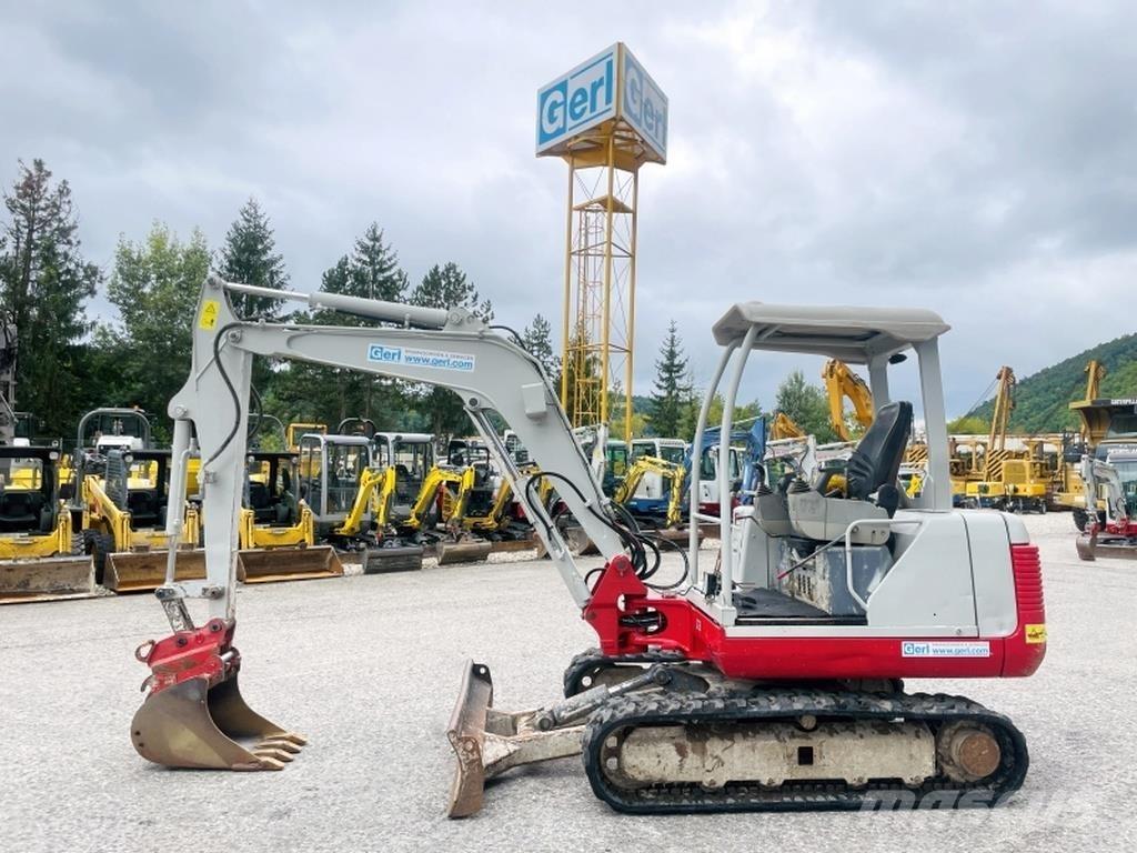 Takeuchi TB135 小型挖掘机
