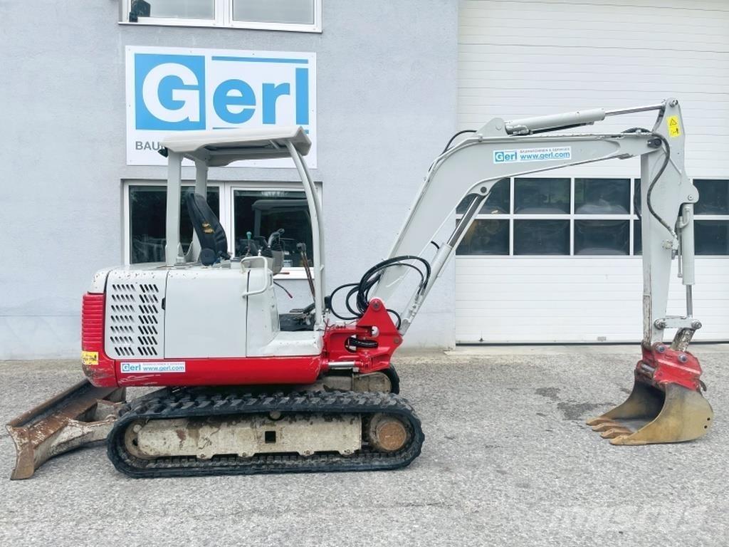Takeuchi TB135 小型挖掘机