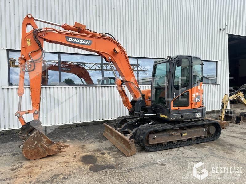 Doosan DX85R-3 小型挖掘机