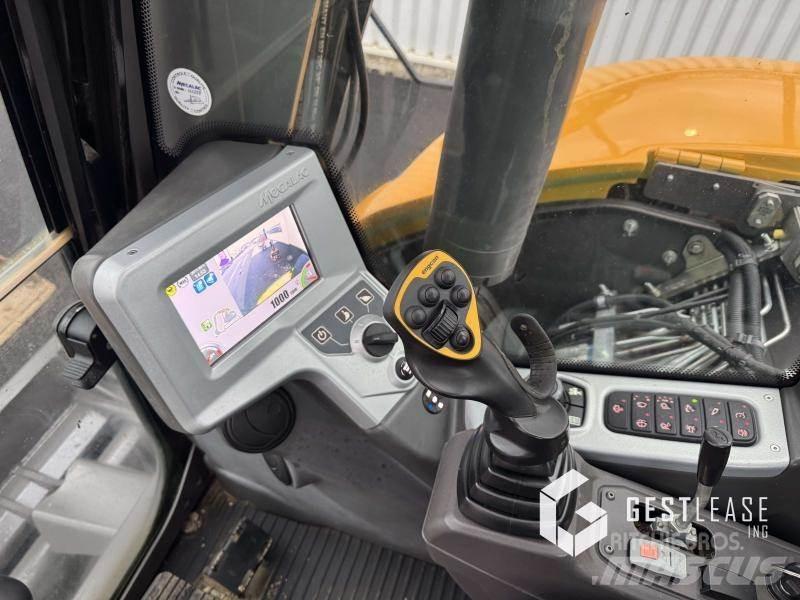 Mecalac 8 MCR 小型挖掘机