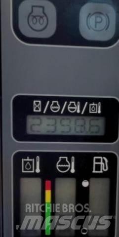 CASE TR270 滑移装载机