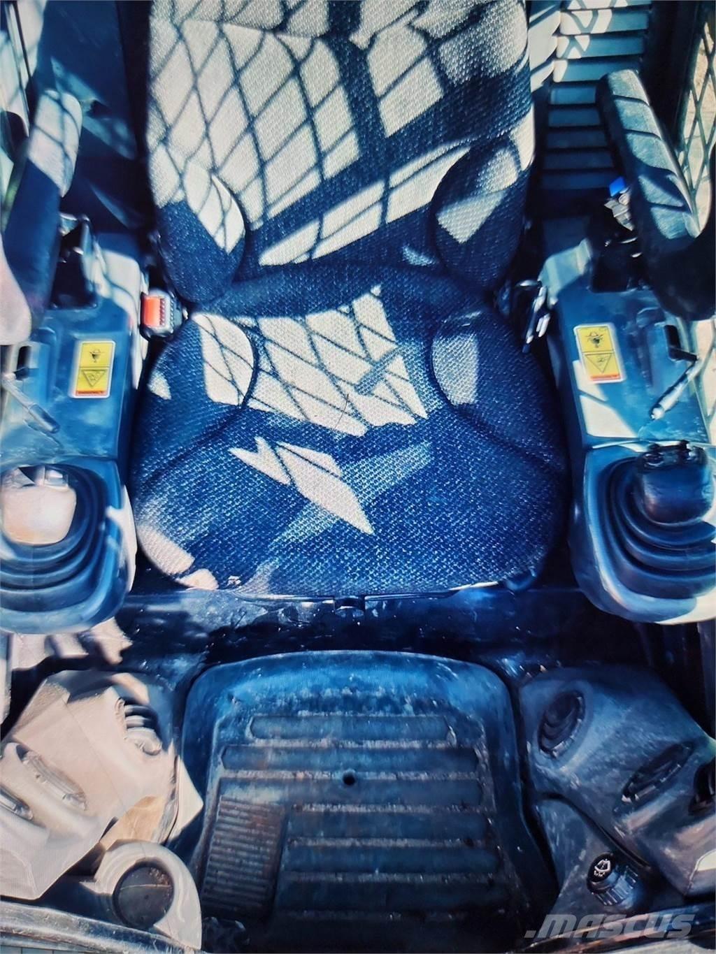 CAT 299D2 滑移装载机