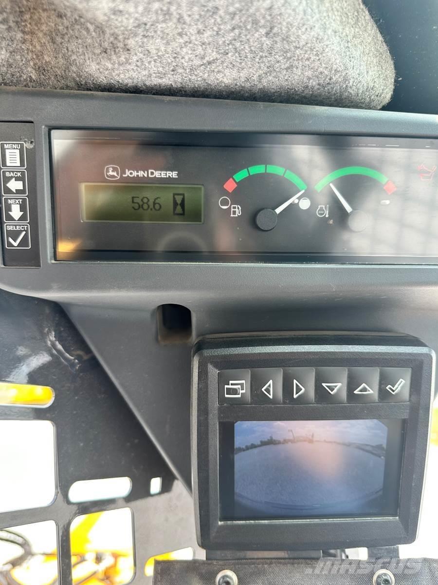 John Deere 318G 滑移装载机
