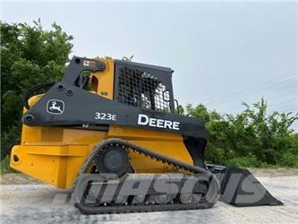 John Deere 323E 滑移装载机