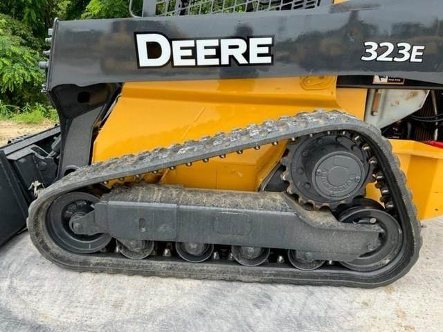 John Deere 323E 滑移装载机