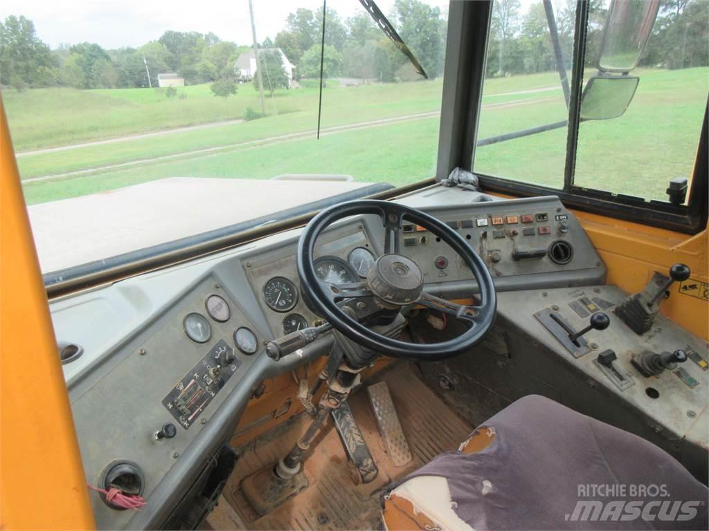 Volvo A25C 自卸式货车