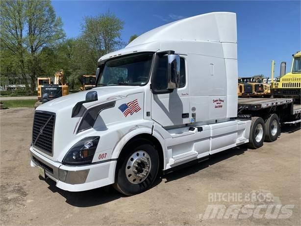 Volvo VNL64T670 牵引车