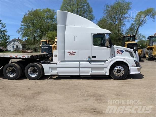 Volvo VNL64T670 牵引车