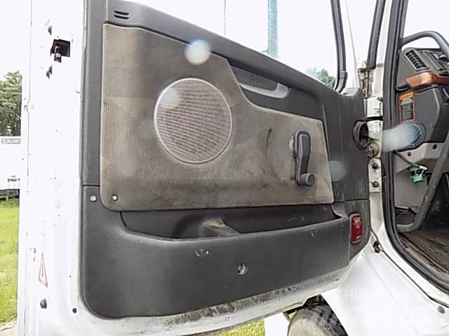 Volvo VNM 平板车