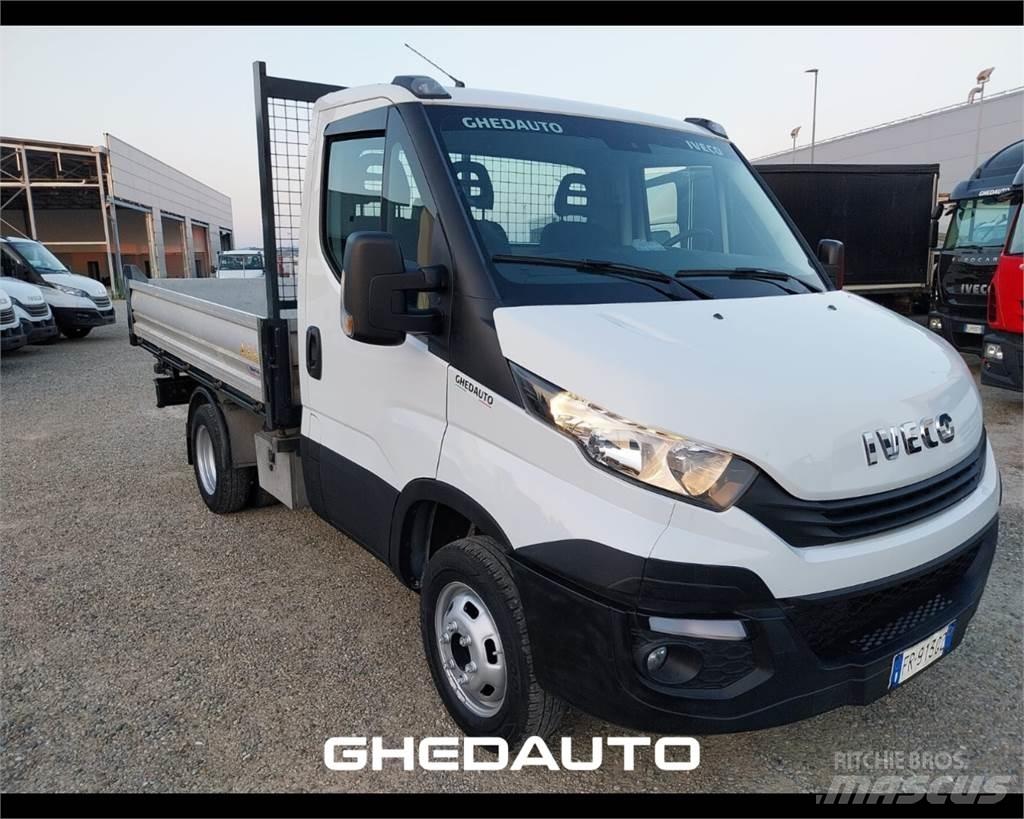 Iveco 35C14 商务面包车