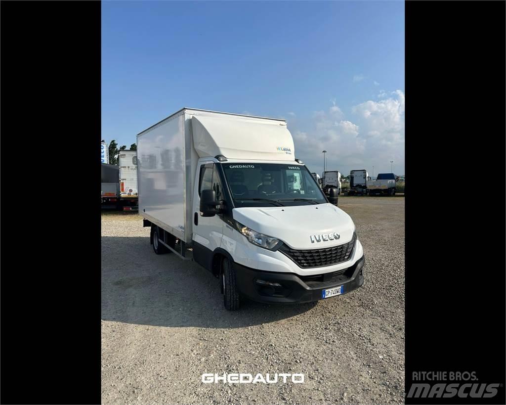 Iveco 35C16 商务面包车