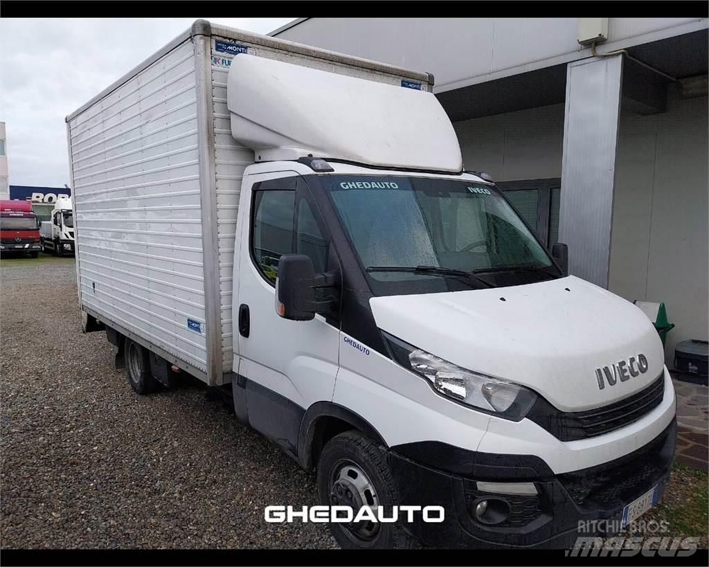 Iveco 35C18 商务面包车