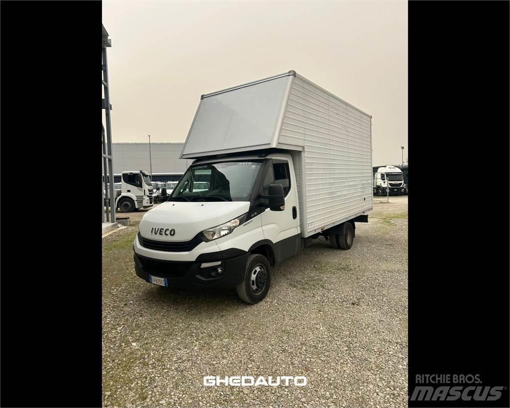 Iveco 35C18 商务面包车