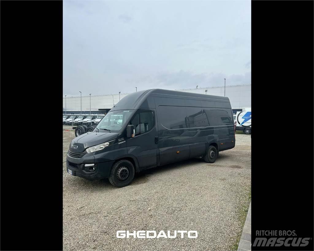 Iveco 35S16 商务面包车