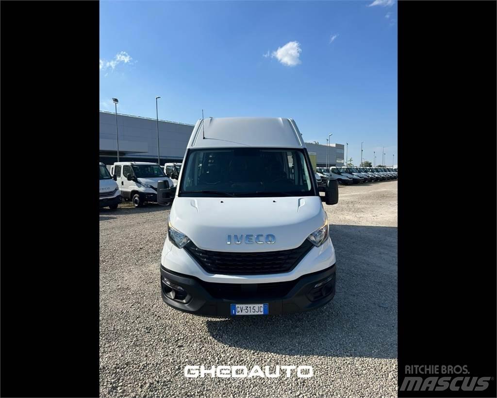 Iveco 35S16 商务面包车