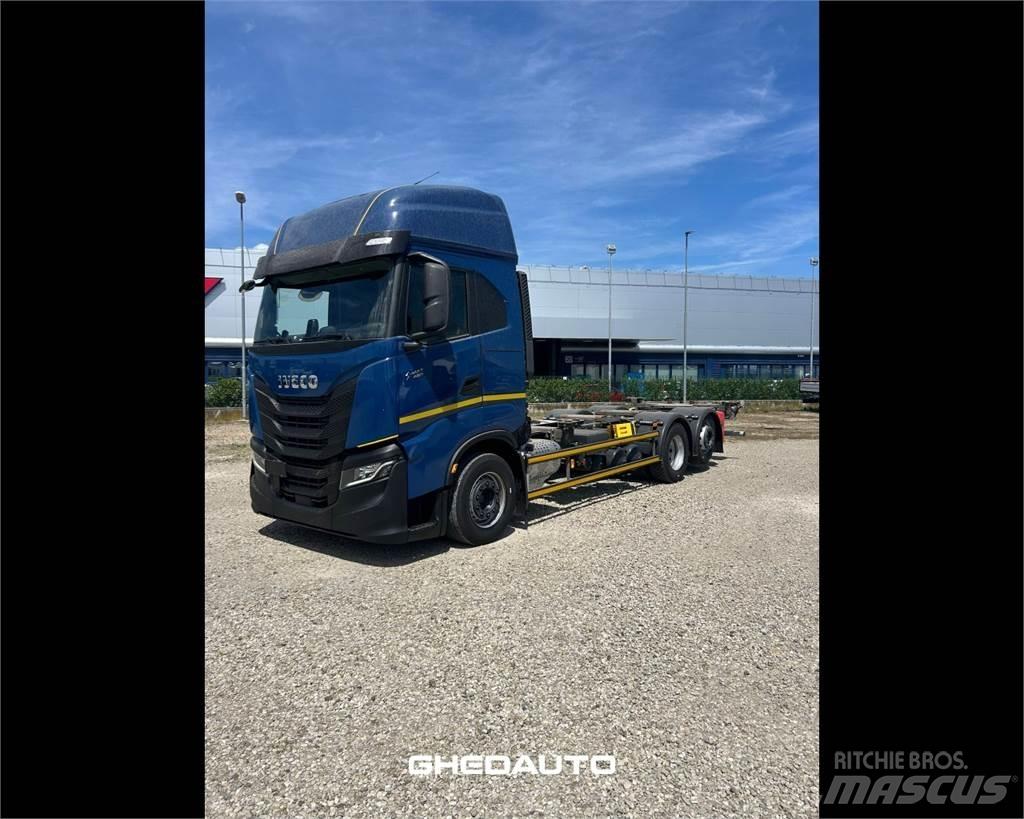 Iveco AS260S48S 厢式货车