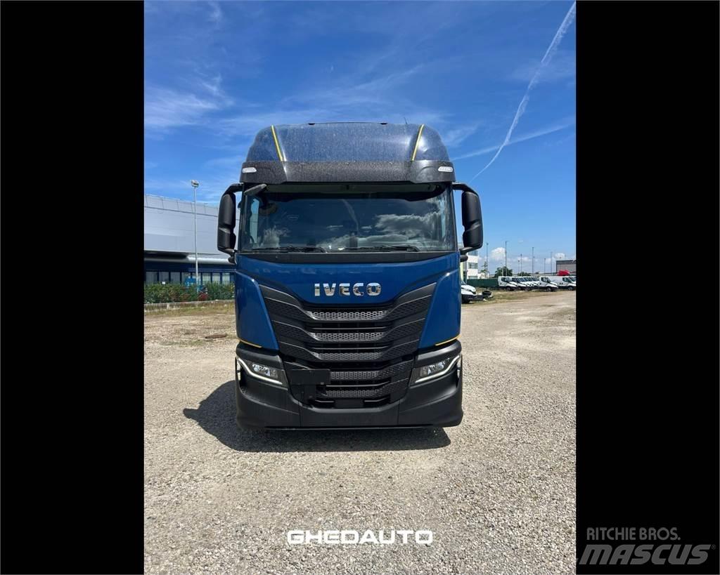 Iveco AS260S48S 厢式货车
