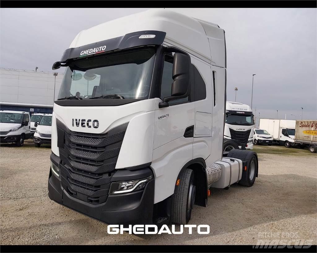 Iveco AS440S48 厢式货车