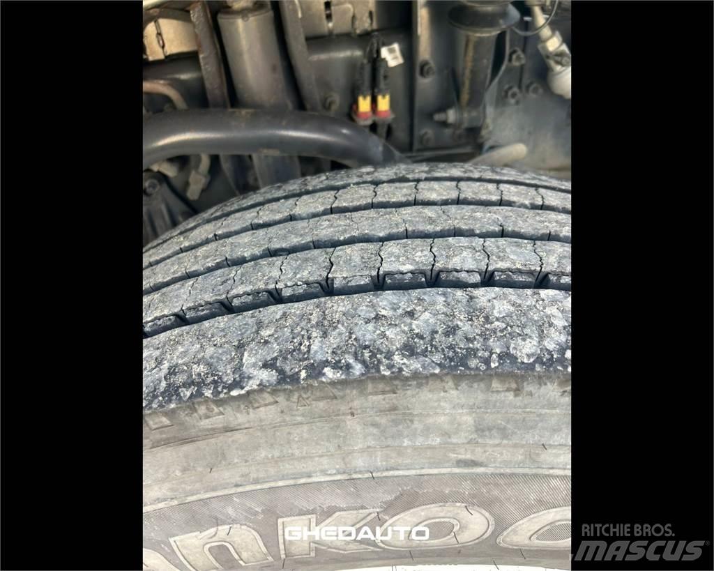Volvo TRUCKS VOLVO 厢式货车