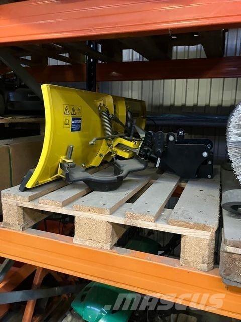 John Deere  推雪机