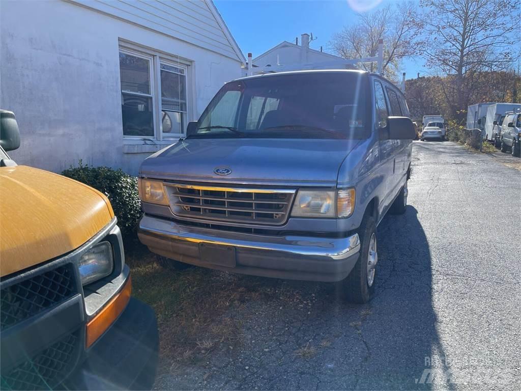 Ford E-250 大型面包车