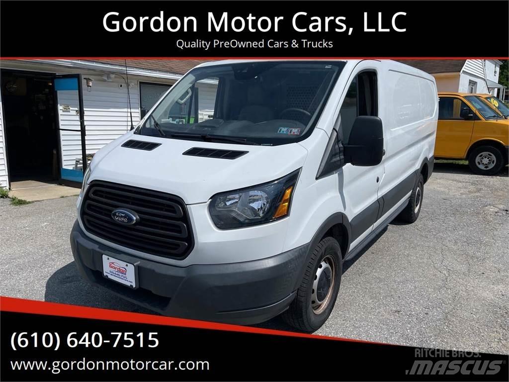Ford Transit 大型面包车