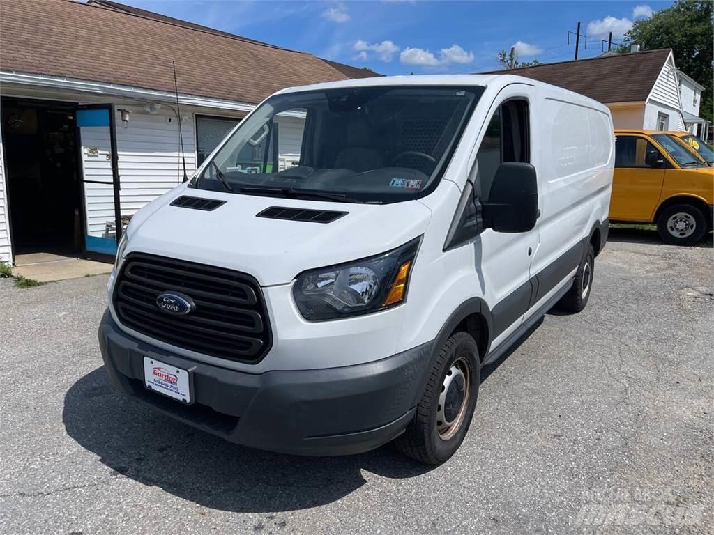 Ford Transit 大型面包车