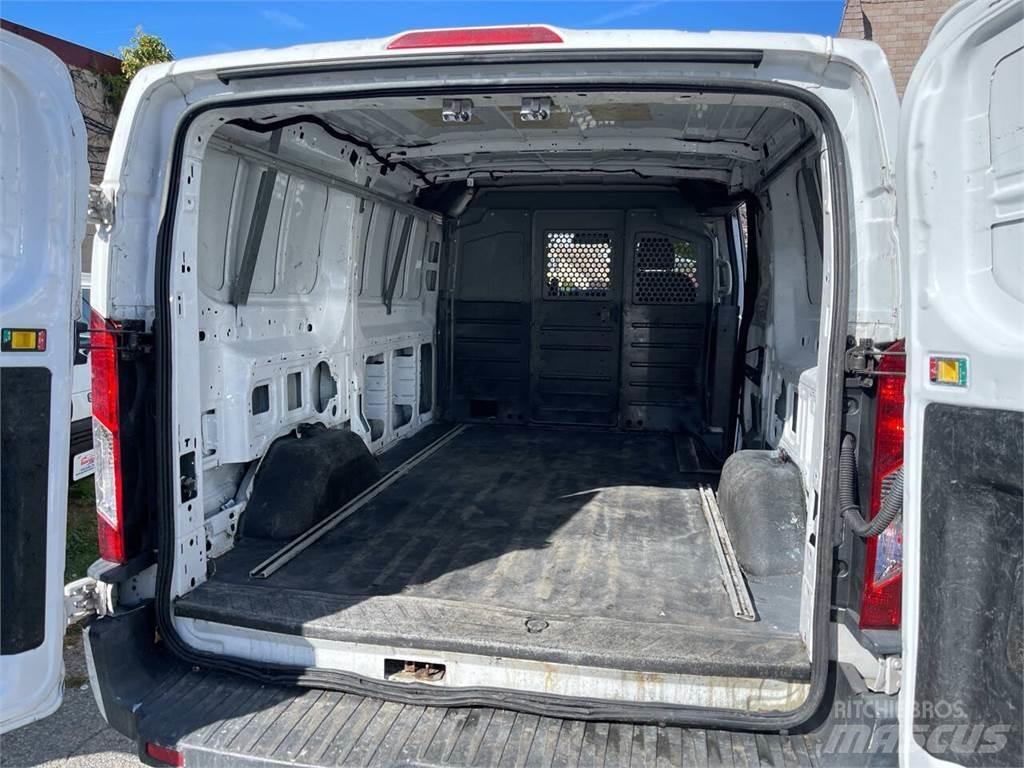 Ford Transit 大型面包车
