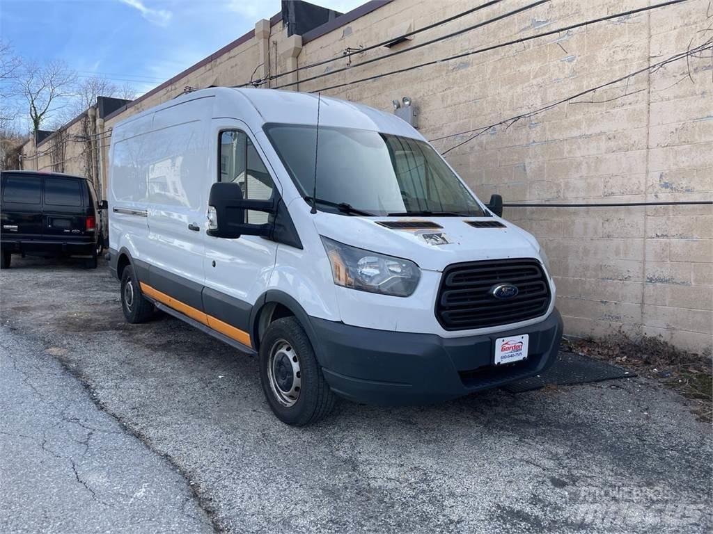 Ford Transit 大型面包车
